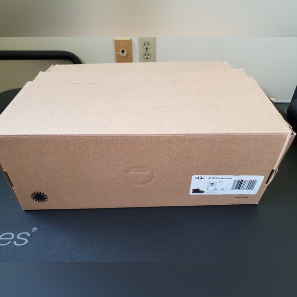 UGG Classic Ultra Mini Leather Regen Ankel Boots - Picture 7 of 16